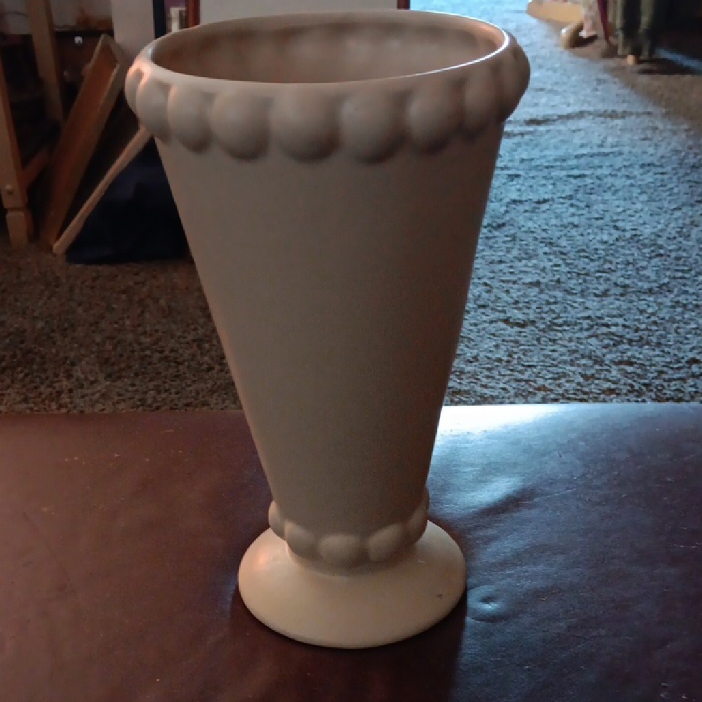 Elegant  HAEGER Cream Vase